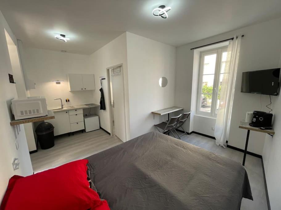 Studio A2 18M2 Cosy 5Minutes Gare Parking Gratuit Rue De La Mure Roanne Exterior foto